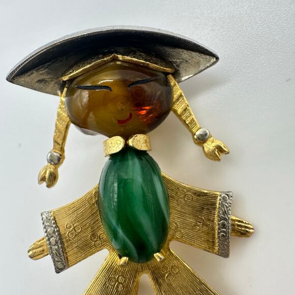1950s vintage gold tone Asian girl woman green brown art glass figural brooch - Picture 3 of 7